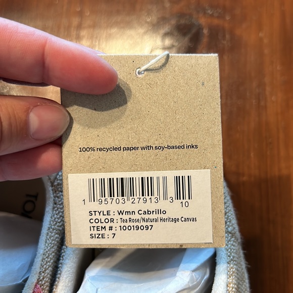 NWT Sz 7 Tom’s Cabrillo tea rose canvas sneakers - Picture 2 of 4